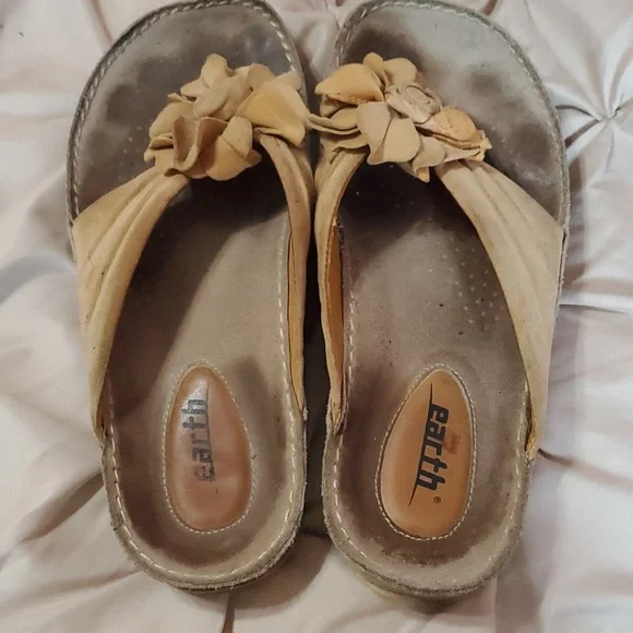 Sandles - Picture 3 of 6